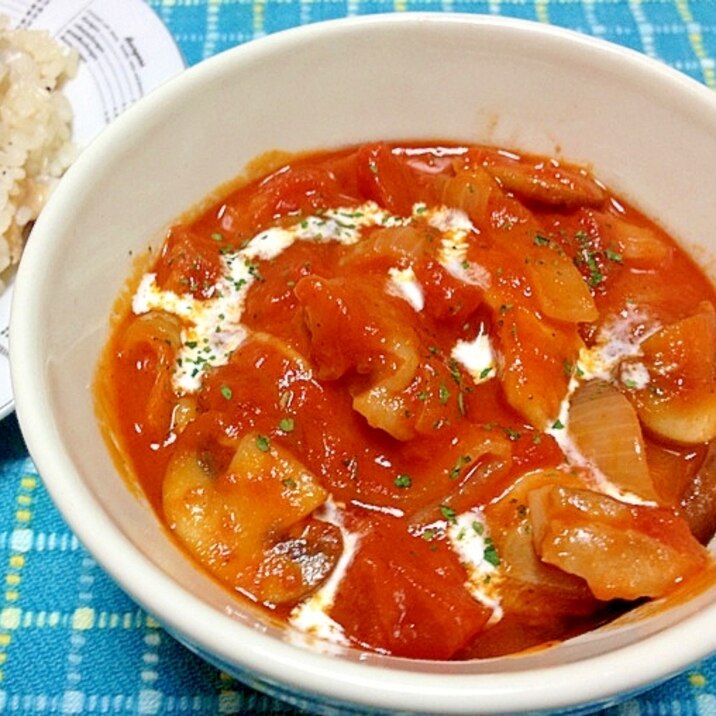 鶏モモ肉とトマトのストロガノフ